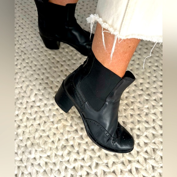 Black Italian leather Chelsea boots - Picture 4 of 10